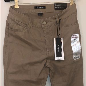 D. Jeans size 6 - tags attached - new